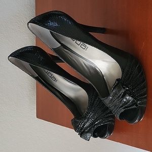 Size 7.5 Moda Spana, Peep toe, play pump